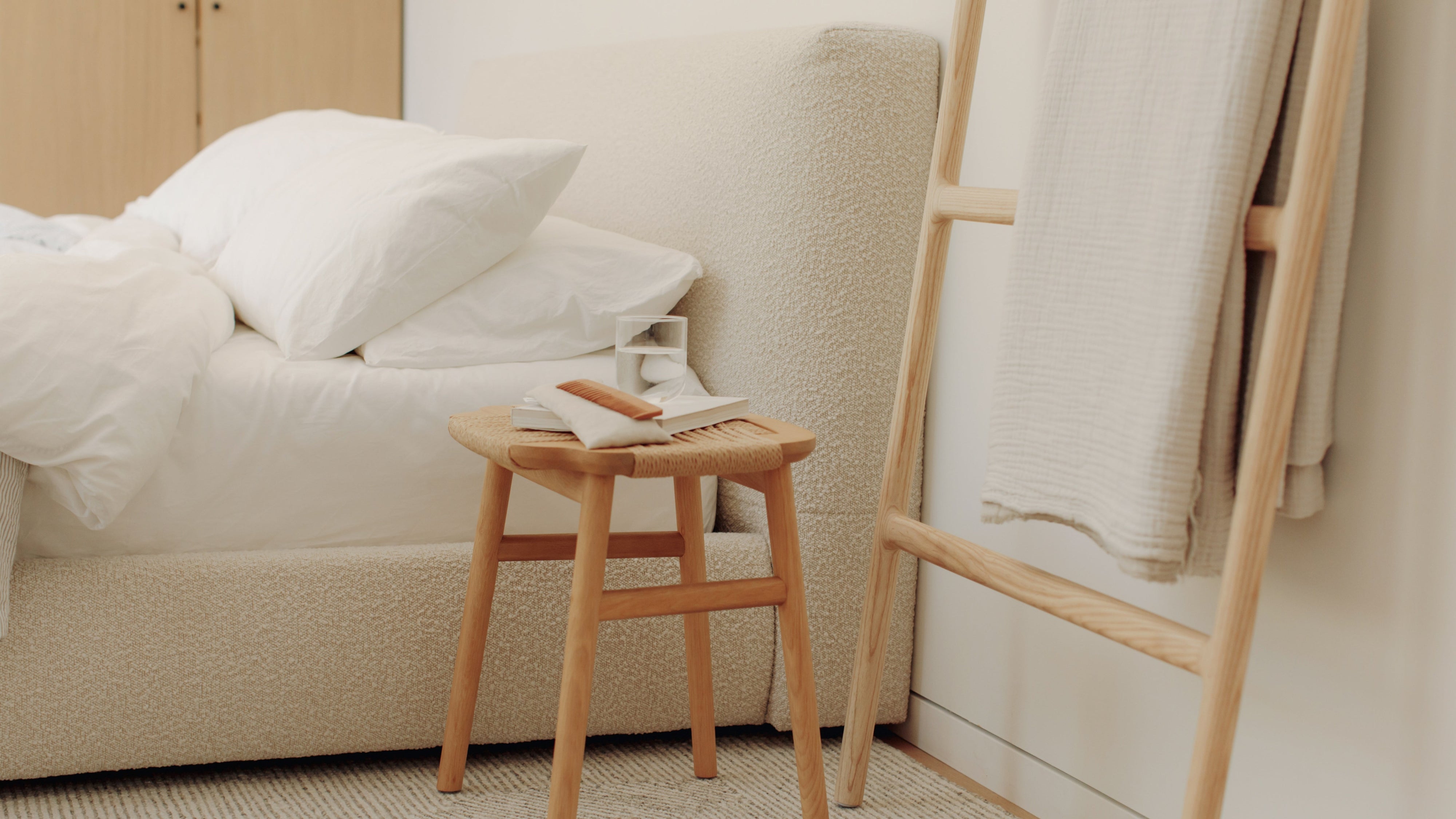 Dream Storage Bed, Queen, Cream Boucle