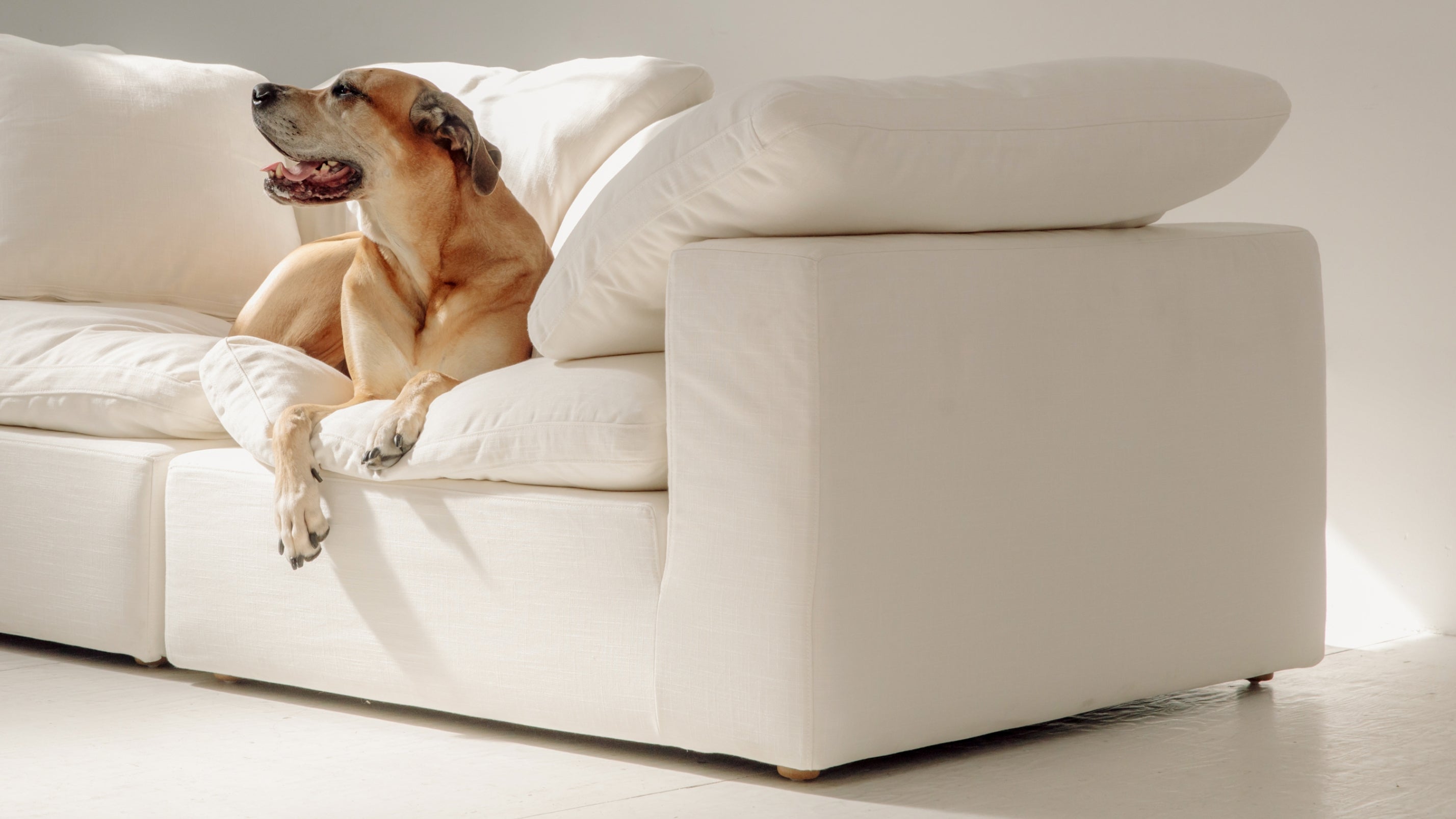 Movie Night™ Corner Chair, Standard, Cream Linen (Left Or Right)