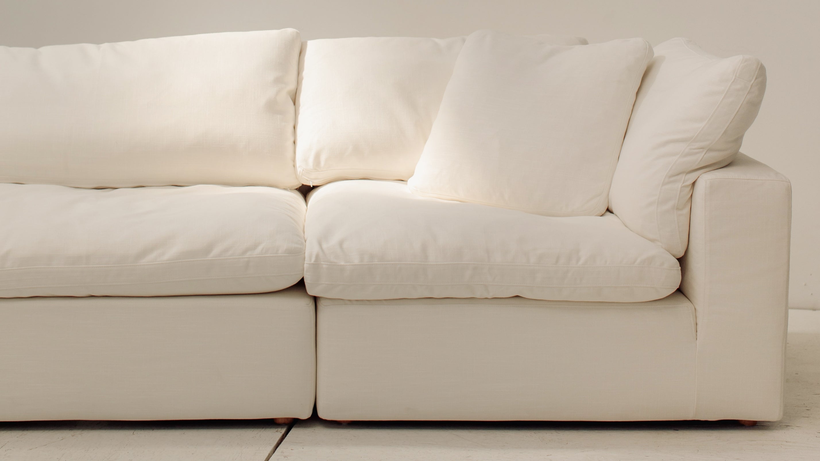 Movie Night™ Corner Chair, Standard, Cream Linen (Left Or Right)