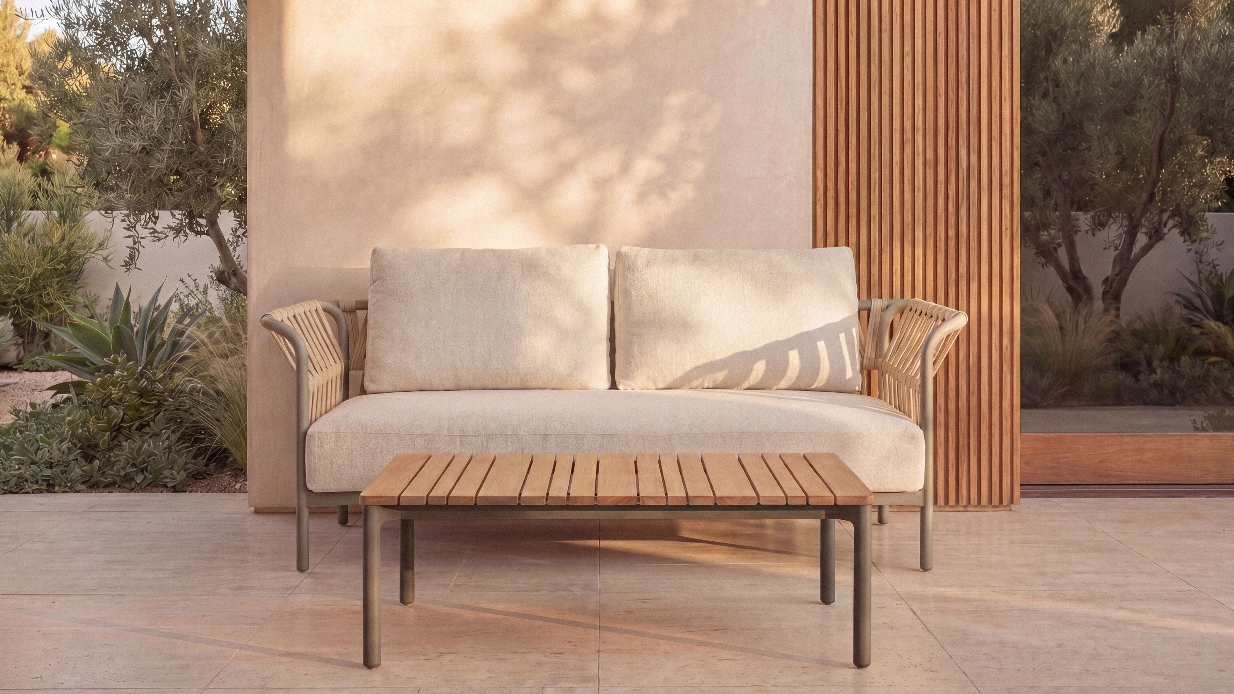 Sweet Escape Outdoor Coffee Table, Grey/Teak
