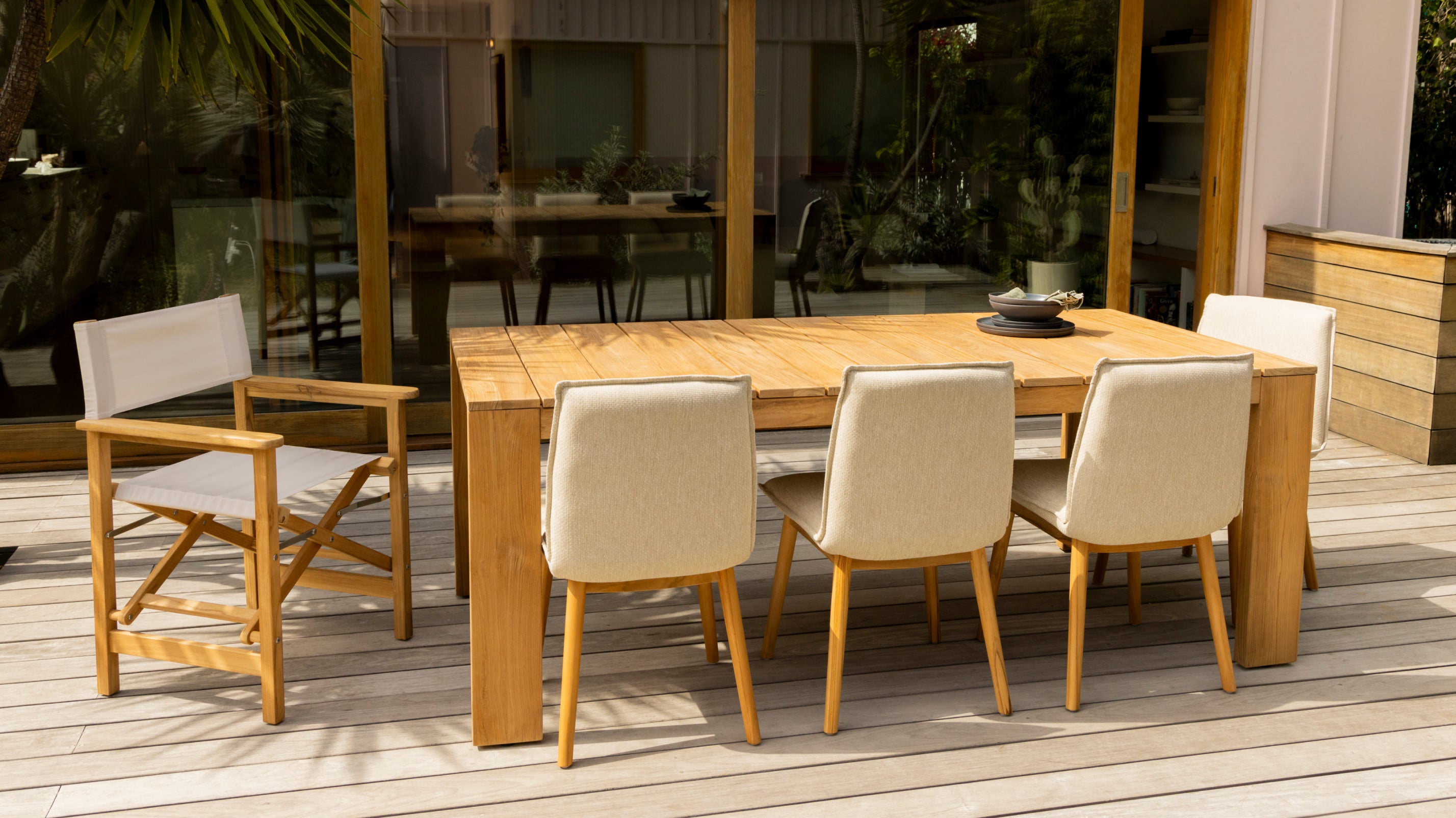 Make Room Outdoor Extendable Dining Table, Seats 6-8 People, Teak - Image 3