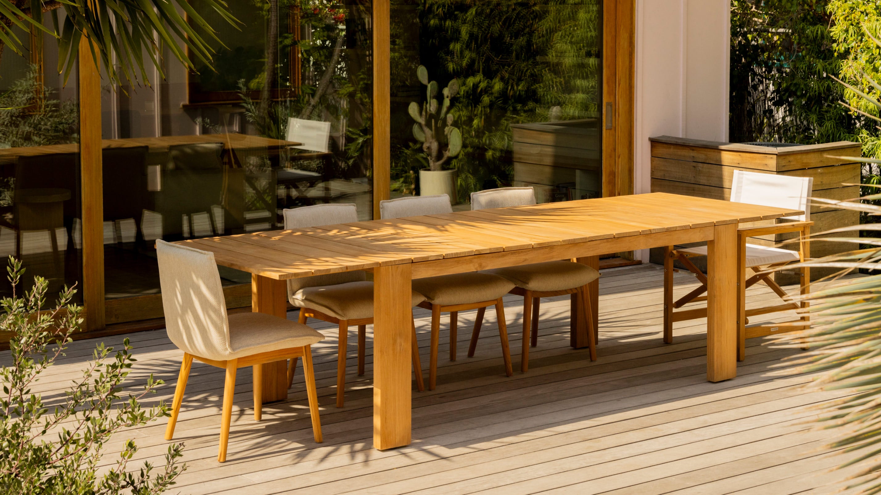 Make Room Outdoor Extendable Dining Table, Seats 6-8 People, Teak - Image 2