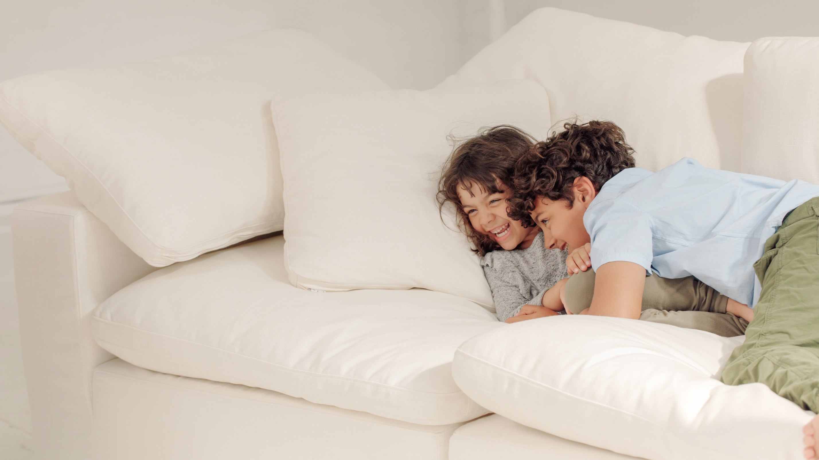 Movie Night™ 4-Piece Modular Sectional Closed, Large, Cream Linen